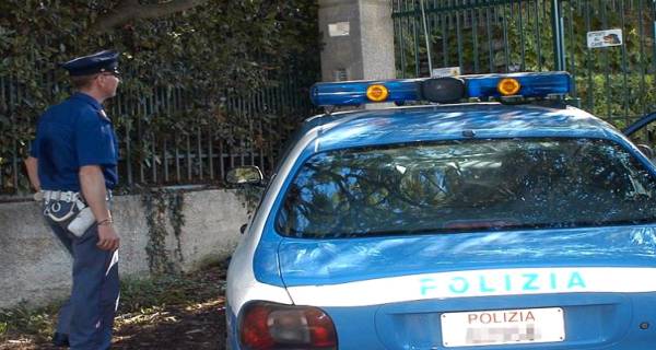 Permessi di soggiorno agevolati, in manette sovrintendente della ... Polizia soggiorno