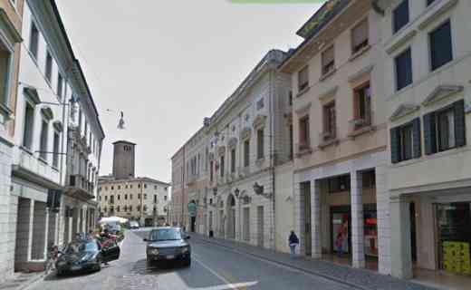 Teatro Comunale di Treviso perde calcinacci, intervento dei vvff