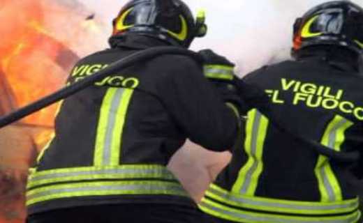 Acireale, per gelosia brucia il garage della ex$