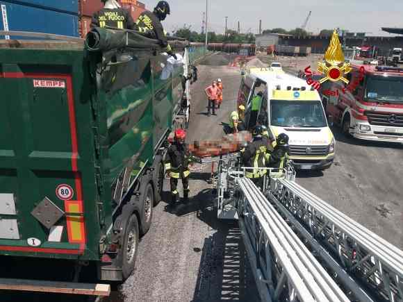 pompieri soccorso operaio terminal rinfuse porto