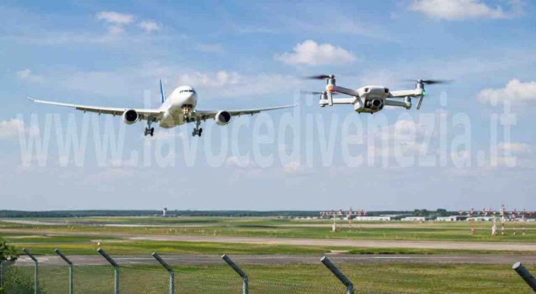 Allarme droni: chiuso aeroporto. Viaggiatori a terra a Monaco