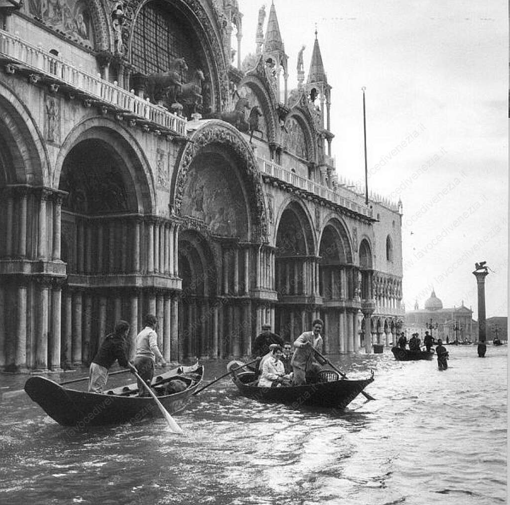4 novembre 1966 - Piazza San marco durante l'acqua Granda - foto Archivio Giovannelli