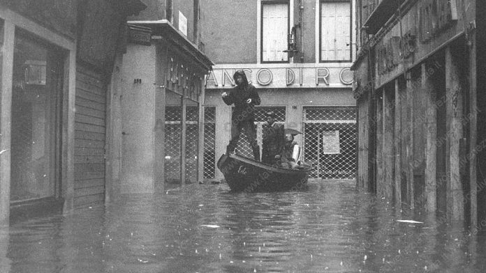 4 novembre 1966, l'acqua Granda, l'alluvione che fece affondare Venezia - foto Archivio Giovannelli