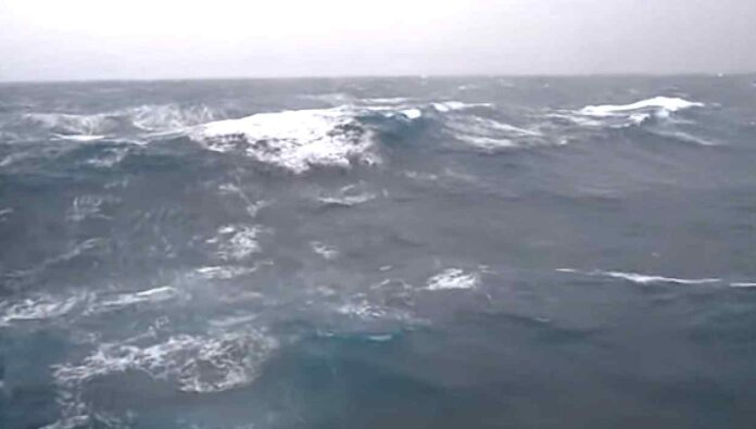 Al largo della costa veneziana onde anche di 4 metri ieri