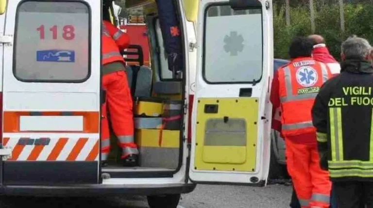 A Marcon (Venezia) l'ennesimo caso di bambina dimenticata in auto. In questa occasione il padre ha chiuso l'auto ed è andato a lavorare