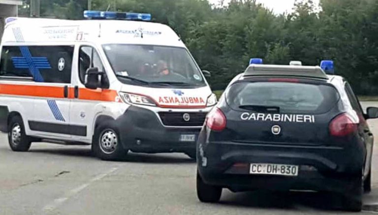 autoambulanza e carabinieri