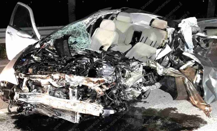 Auto distrutta nel pauroso incidente stradale avvenuto a Portogruaro