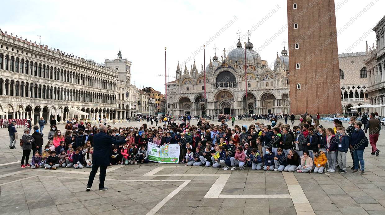 Bambini in Piazza San marco