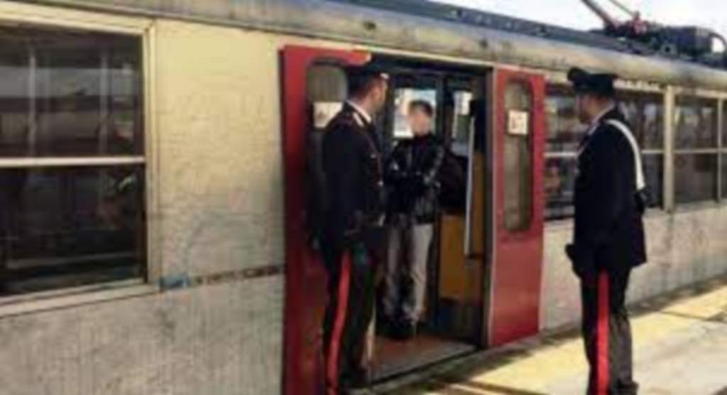 Bigliettaio aggredito, carabinieri in treno nella foto di repertorio