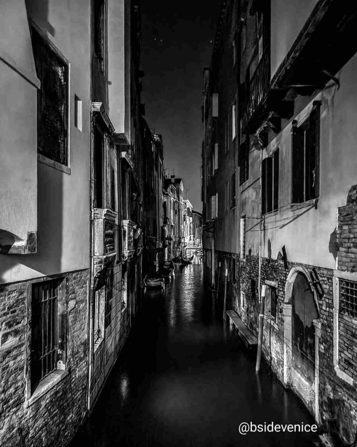 Canale di notte, foto di Alessandro per 'Fotografa la tua Venezia'