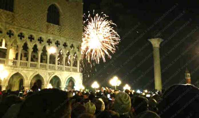 Capodanno a Venezia, fuochi artificiali in Piazza San Marco