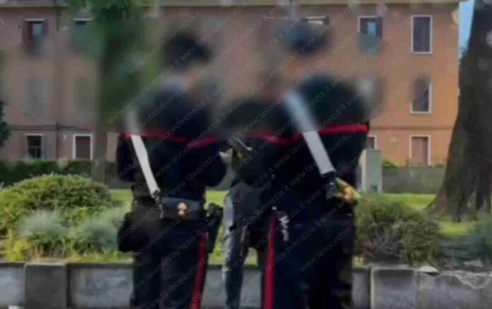 Carabinieri effettuano controlli in via Piave, a Mestre
