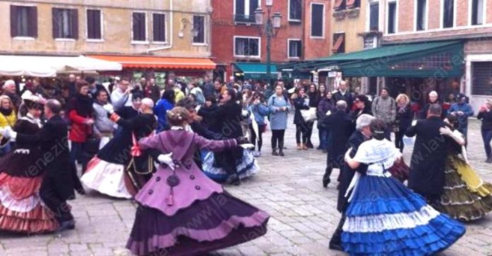 Carnevale di Venezia, il ballo in campo