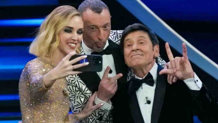 Chiara Ferragni, Amadeus e Gianni Morandi nel contestato momento 'Instagram' dell'ultimo Sanremo
