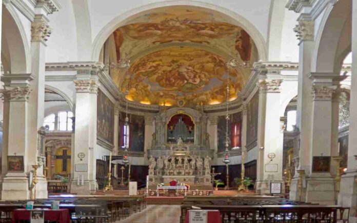 Chiesa di San Pietro di Castello, a Venezia, l'interno
