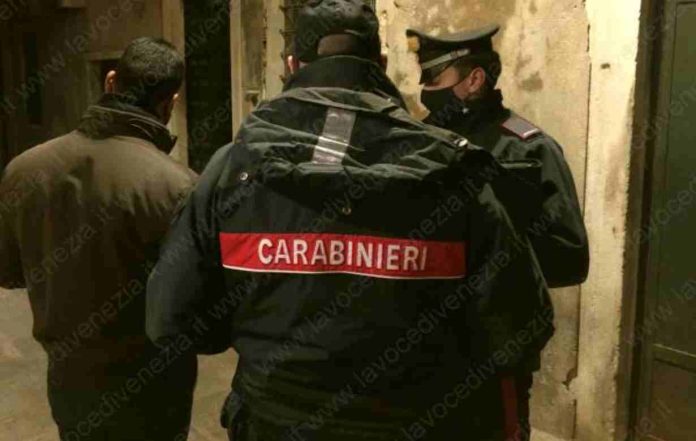 Controlli dei Carabinieri a Venezia, presenza costante contro i borseggi, in divisa e in abiti civili