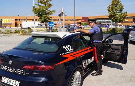 Carabinieri fermano furgone in via Garibaldi: ladri pronti al furto