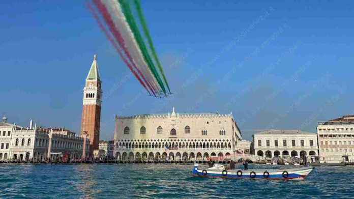 Frecce Tricolori passano su Venezia (archivio)
