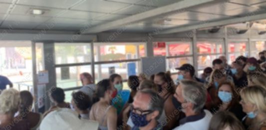 Da Burano a Fond. Nove: "Rischio negli imbarcaderi e nei vaporetti". Lettere