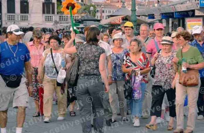 Gruppi con guida turistica a Venezia_11zon