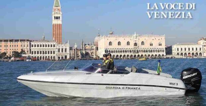 Guardia di Finanza in servizio a Venezia