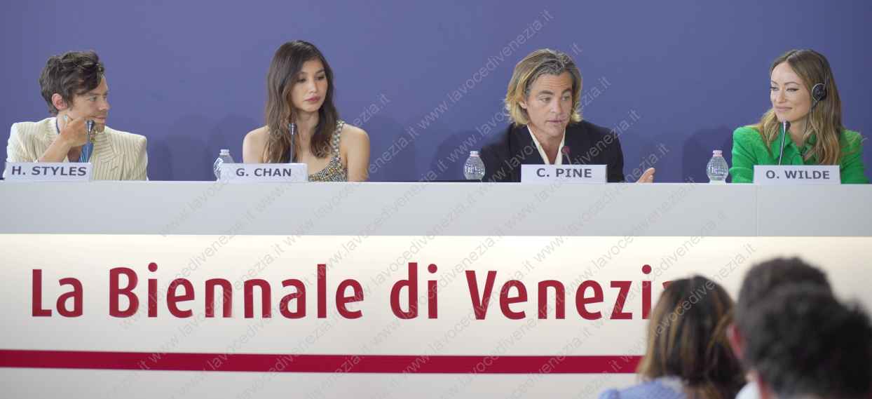 Harry Styles, Gemma Chan, Chris Pine, Olivia Wilde, da sinistra, a Venezia (arrivi del 5 settembre 2022)