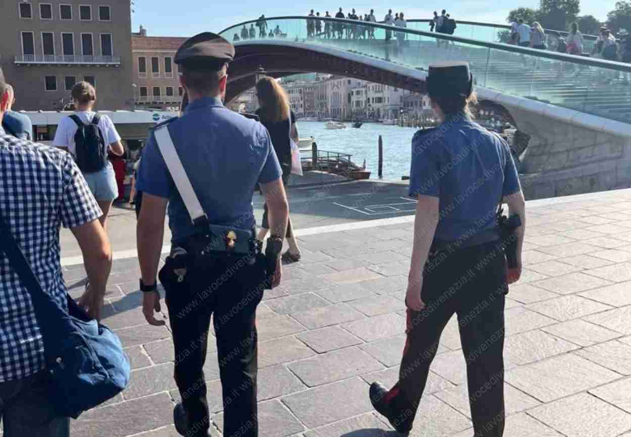 I carabinieri a Piazzale Roma, Venezia