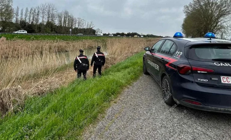 I carabinieri sul gretto del fiume