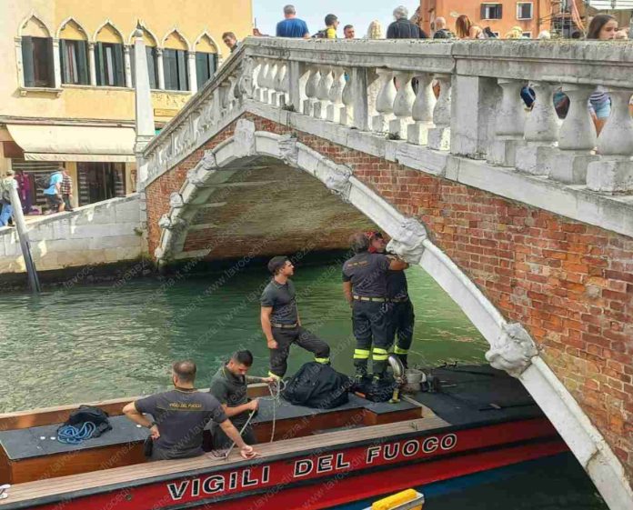 I controlli al Ponte dopo l'incidente di questa mattina a Venezia