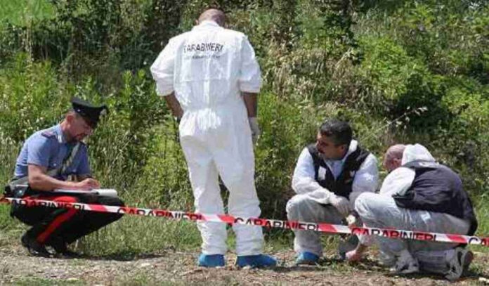 I rilievi della 'Scientifica' dei Carabinieri sulla zona dove fu trovata morta la piccola Yara