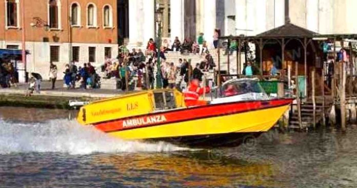 Idroambulanza in urgenza a Venezia