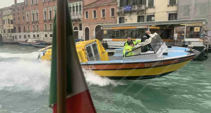 Donna cade dalla finestra e muore a Venezia