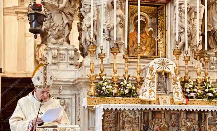IlPatriarca di Venezia, Francesco Moraglia, recita l'Omelia alla madonna della Salute