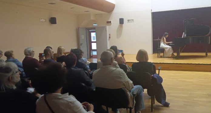 Ilektra Zanella suona per l'evento di Favaro