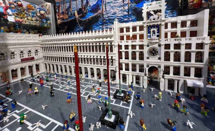 Piazza San Marco con i Lego Maurizio Lampis
