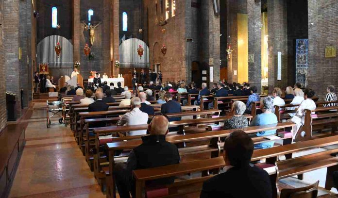 Misteriosi malori in chiesa