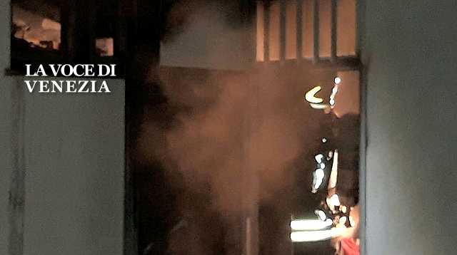 capodanno-pompieri-incendio-cantiere-santelena-01012020