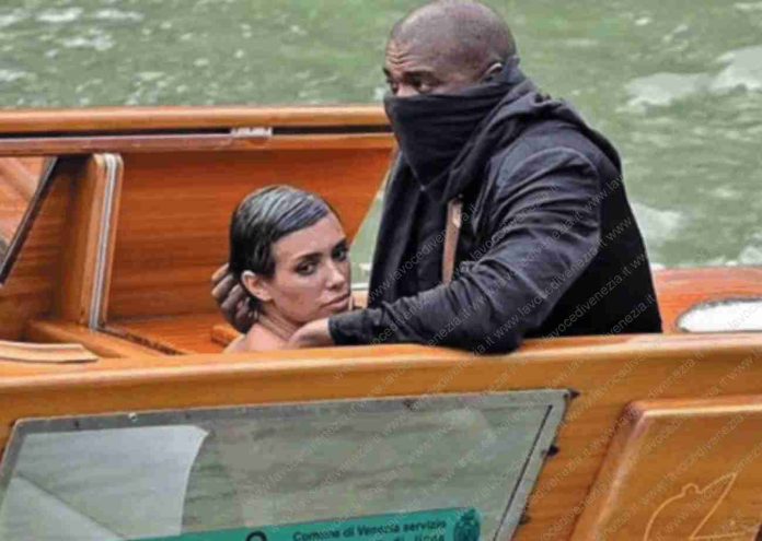 Kanye West e sua moglie Bianca Censori a Venezia fanno sesso orale mentre girano in motoscafo