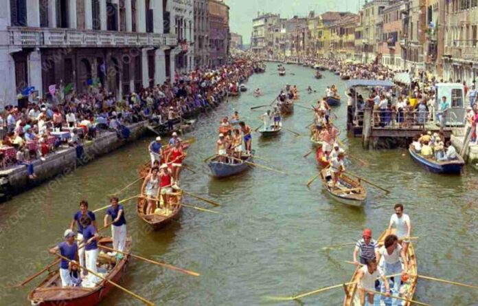 La Vogalonga di Venezia in una foto di archivio