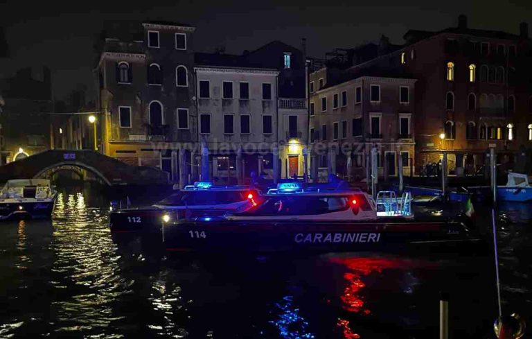 Una notte di controlli su barche e conducenti a Venezia: sanzioni per 22mila euro