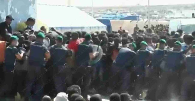 La carica sui migranti