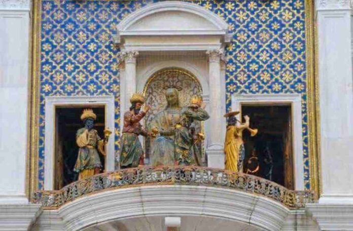 La sfilata dei Re Magi sulla Torre dell'Orologio, in Piazza San marco, a Venezia
