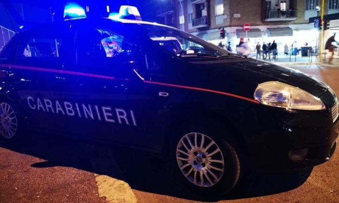 L'auto dei carabinieri in intervento notturno