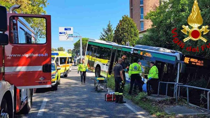 L'autobus Actv andato fuori strada nell'incidente di oggi
