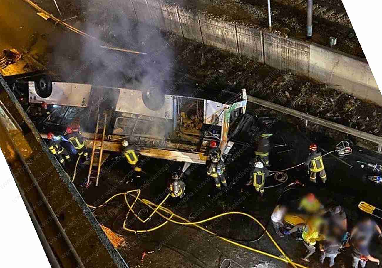 Incidente a Mestre: l'autobus caduto da 10 metri. Ricostruita la dinamica
