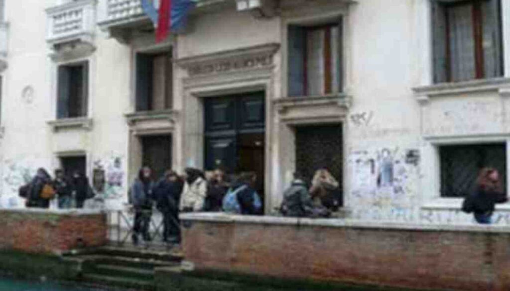 La preside del liceo La preside del liceo