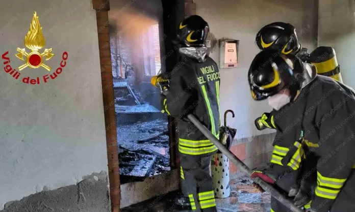 L'incendio di oggi a Burano (Venezia)_11zon