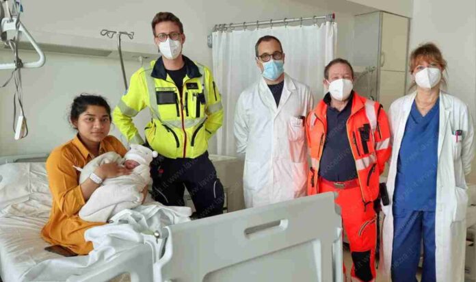 Lo staff dell'Ulss 3 che ha aiutato il parto di oggi in ambulanza