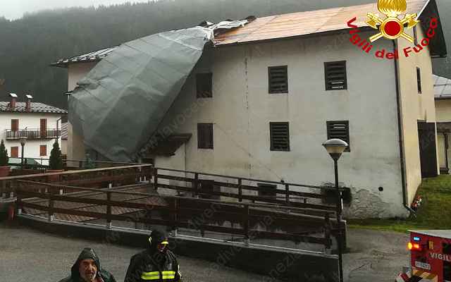 Maltempo in Cadore, molte le case con i tetti scoperchiati