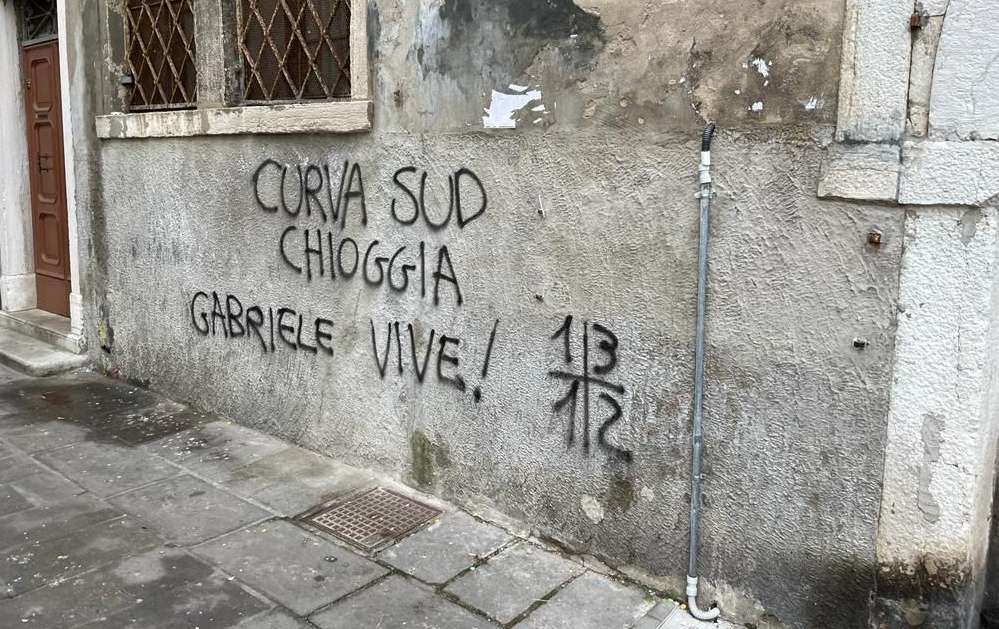 Muri imbrattasti a Chioggia